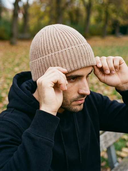 Product packshot with model - session 1, detail