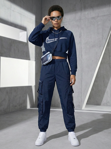 Product packshot with model - session 1, variant